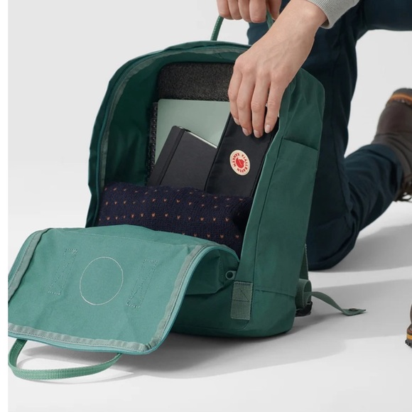 FJALLRAVEN Kånken Backpack Blue Like New! - Picture 5 of 8